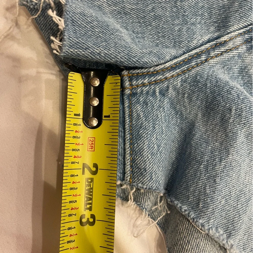 Levi’s Premium Quality Wedgie High Rise Jean Short Button Fly Size 27 Light Wash